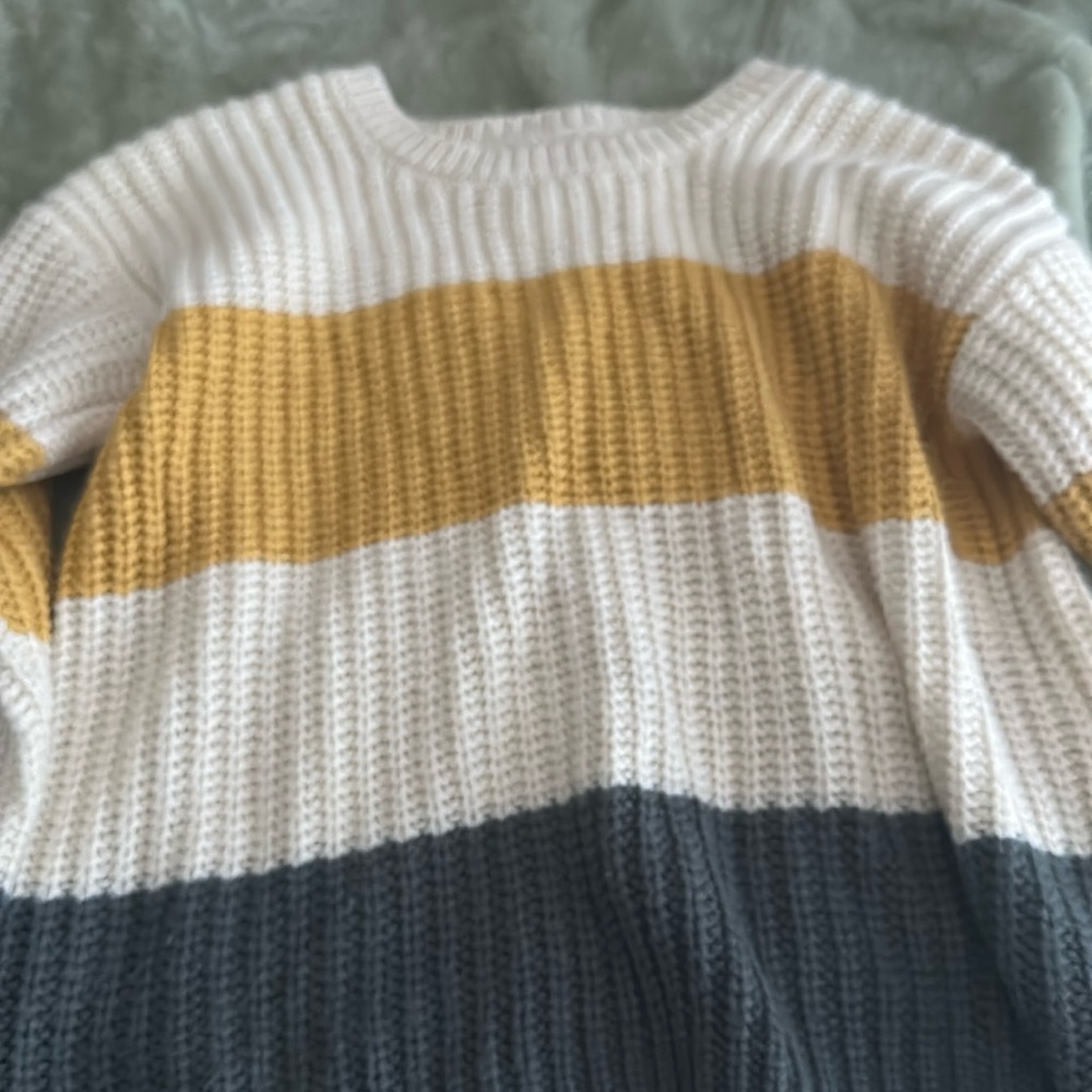 Chile and Cyrus sweater size medium girls